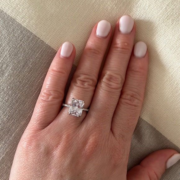 Gorgeous ring - Picture 1 of 7